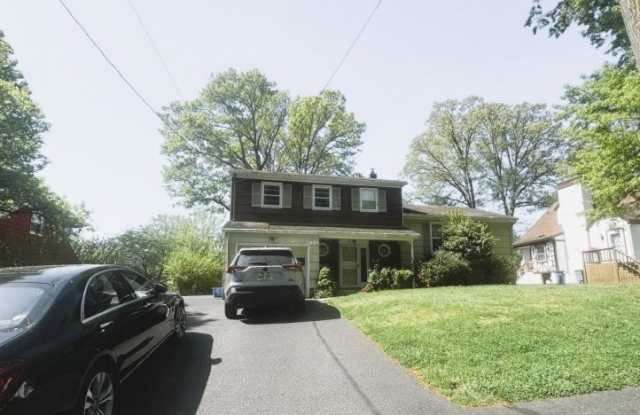 33 Berkeley Pl - 33 Berkeley Place, Livingston, NJ 07039