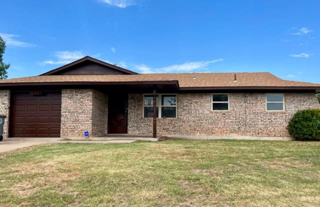 1618 SE Clover Ln - 1618 Southeast Clover Lane, Lawton, OK 73501