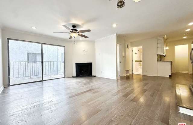 Photo of 1515 S Beverly Dr unit: 306