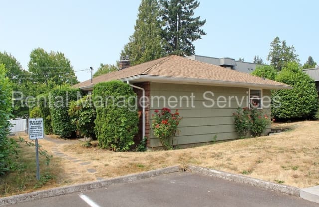 10078 Southeast 32nd Avenue - 10078 Southeast 32nd Avenue, Milwaukie, OR 97222