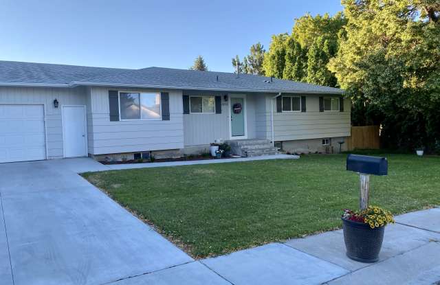 Photo of 2474 South Fairway Drive