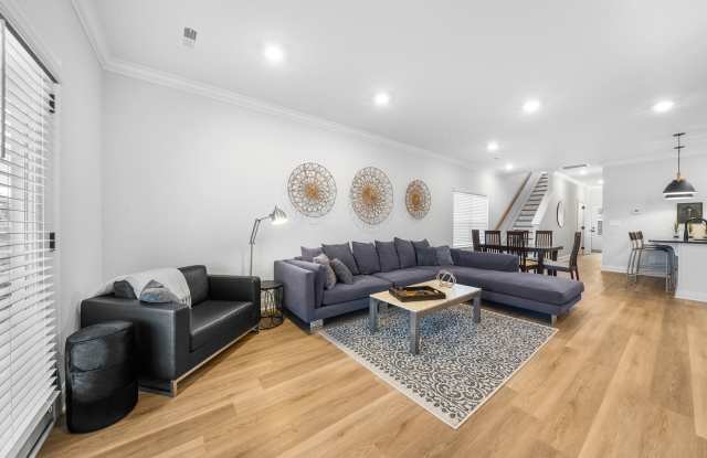 1519 Spring Berry Ln