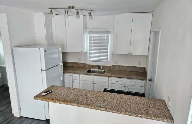 Wonderful 1 Bed 1 Bathroom Condo In Escondido - Call Today