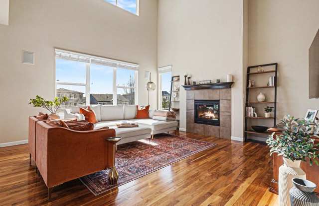 Beautiful 3-Bedroom Home on Corner Lot Backing to Greenbelt – Parker