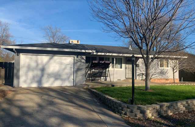 3 Bedroom, 2 bath home in Chico, Just off the Esplanade, Excellent Location, Large Backyard