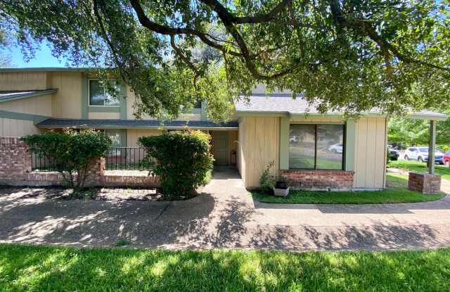 3 bedroom w/ attached Garage!