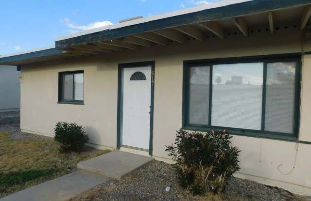 Cozy two bedroom, available for move in now!