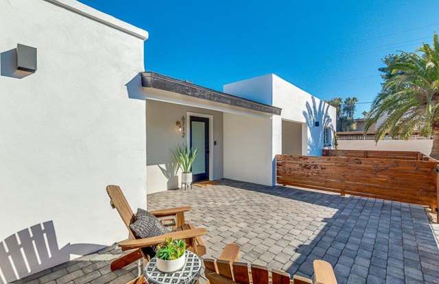 $599 Move in Special - Gorgeous, Open Concept Two Bed Two Bath near Old Town Scottsdale!