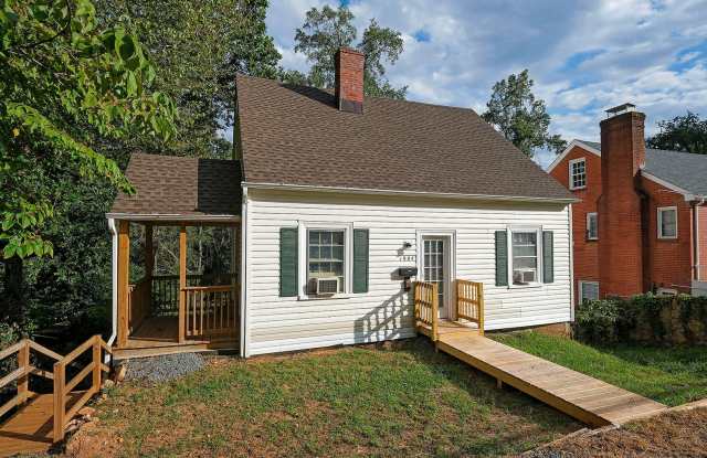 Photo of 1904 Stadium Rd