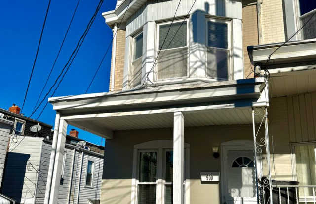 Photo of FOUR/FIVE BEDROOM End of Row