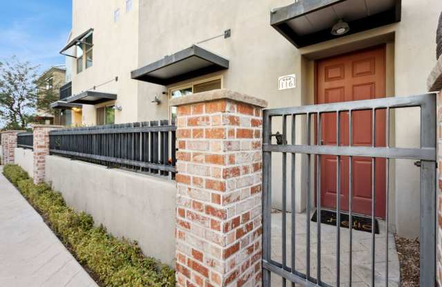 Modern 3-bedroom, 2.5-bathroom townhome