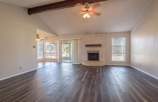 Updated 3 Bedroom, large backyard, walking distance to LISD School