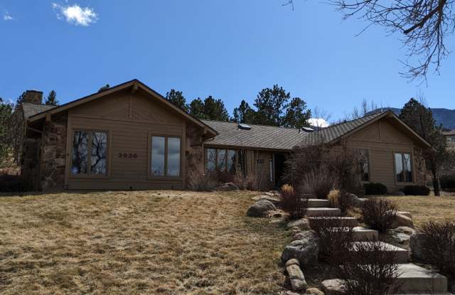 Beautiful 5 Bed, 3.5 Bath Broadmoor Home!