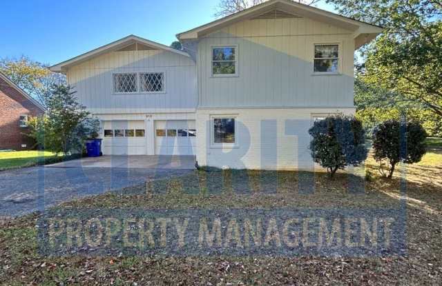 Photo of Charming two story home with garage and large yard!