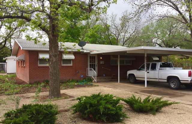 4 Bedroom in Medical District!! - 3801 26th Street, Lubbock, TX 79410