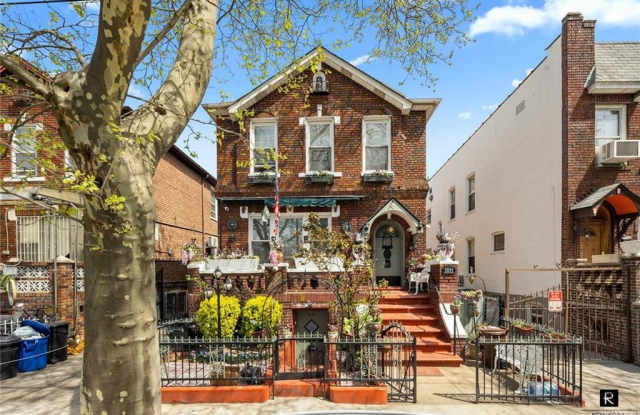 1671 W 7th Street