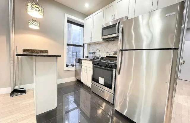 4308 Broadway