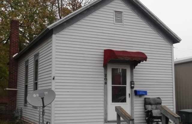 Single-family home, 2 bedroom / 1 bathroom in Downtown Muncie