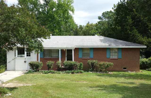 138 Hickory dr 4B/1.5Bath Martinez w large fenced in yard.