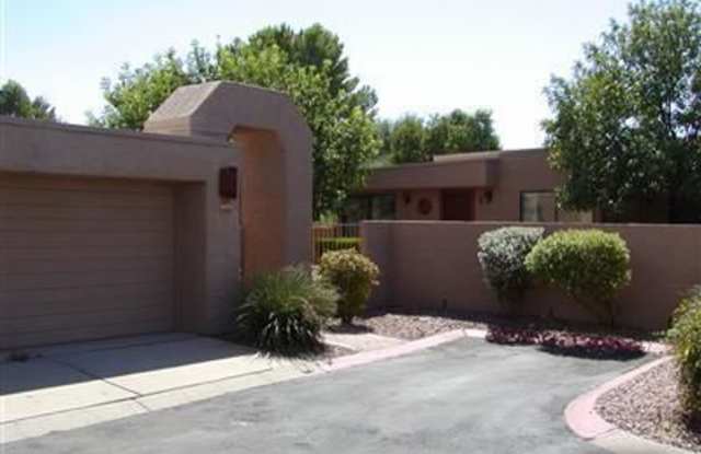 Attractive 3 Bed. 2 Ba. Townhome at Columbus & Ft. Lowell