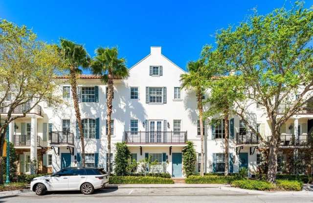 373 E Cannery Row Circle