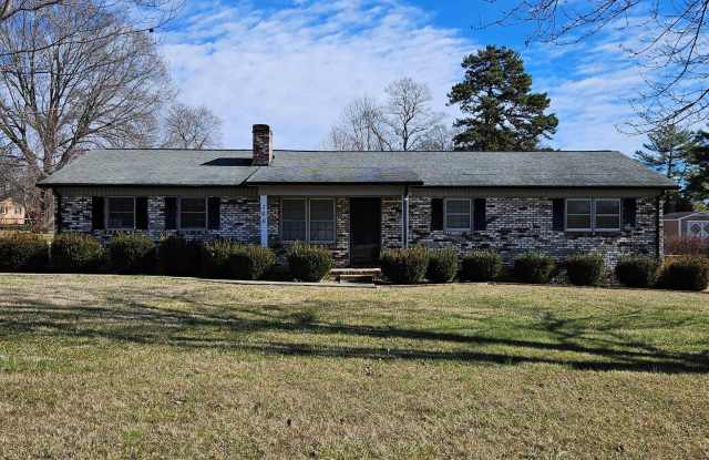 N Iredell Area - 3 BR / 1.5 BA + Garage - 166 Victoria Drive, Iredell County, NC 28625