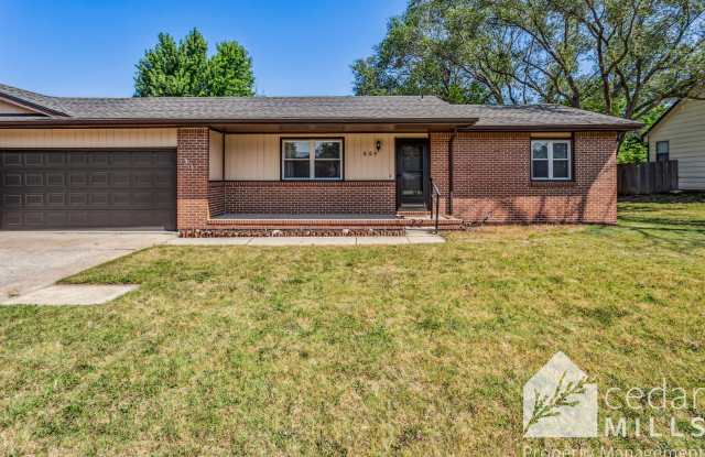 HUGE 2 Bedroom ANDOVER SCHOOLS!