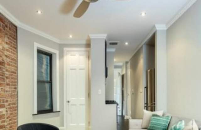 Photo of 306 E 8th St