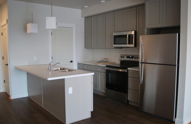 119 River Drive North Unit D21