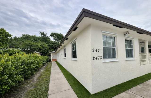 2471 NW 18th Ter