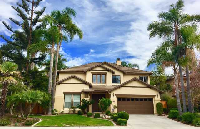 Gorgeous 4Bd/2.5Ba Across from Poinsettia Park!