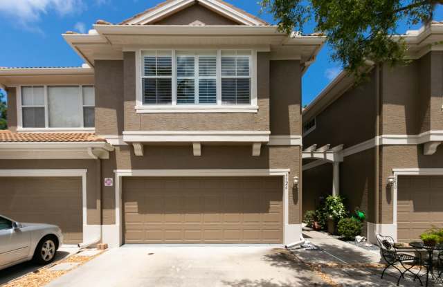 Gorgeous 2br/2.5ba/2car gar Townhome in gated community, Dunedin!