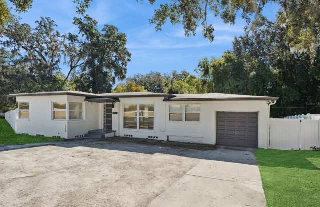 2210 E ANDERSON STREET