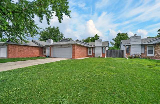 8432-8434 W Thurman