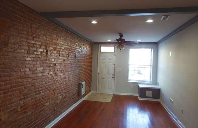 924 S ROBINSON STREET