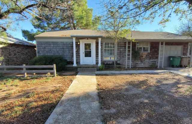 Photo of Updated 4 bedroom 1 bath home AVAILABLE NOW!!