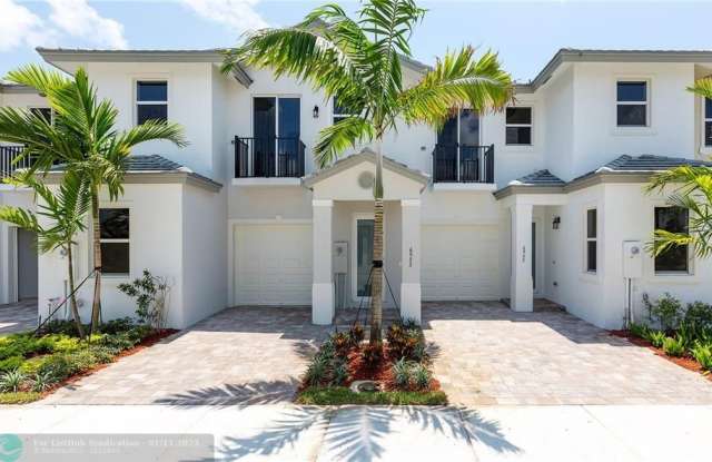 6944 PINES CIRCLE