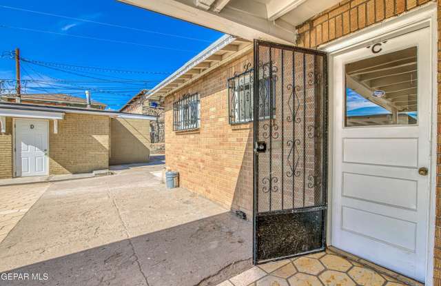 1611 N KANSAS Street unit: C