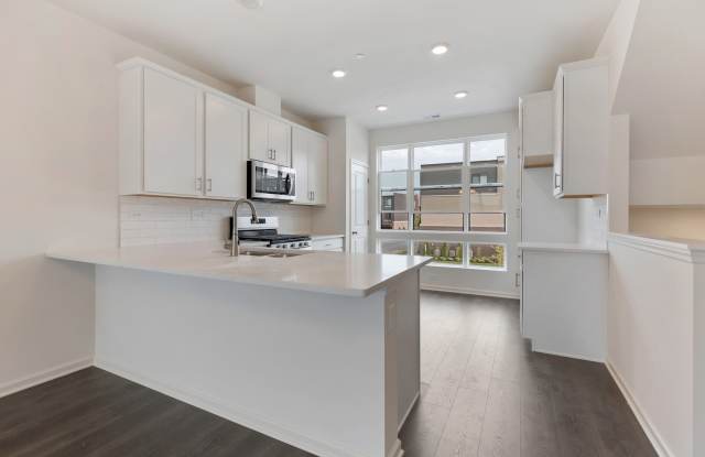 1289 Lakepointe Drive