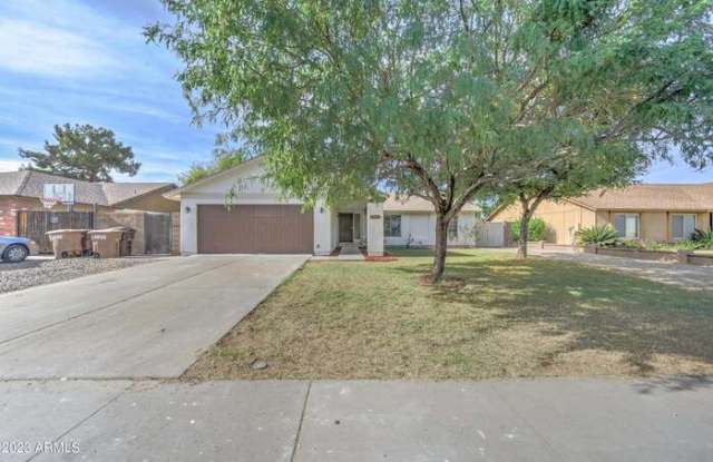 7113 West Sunnyside Drive