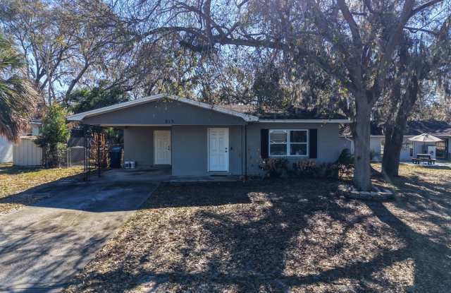 3 Bedroom Home for Rent in Polk City | Renovated + Fenced Yard Near I-4