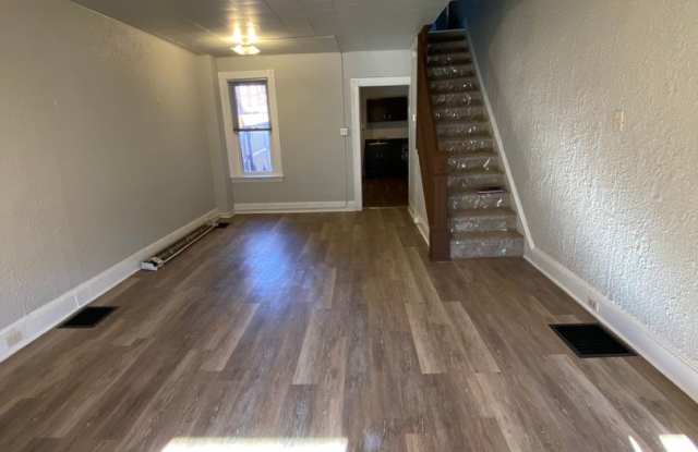 Beautifully Renovated 4 BR House in Lancaster City!
