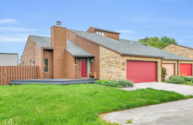 1 Lyndhurst Village Court