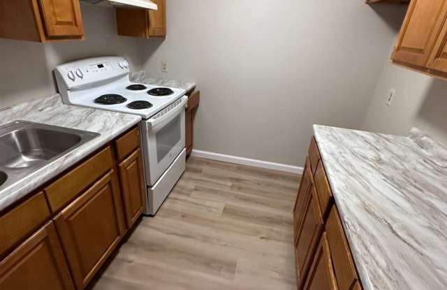 $720 - Accepting SECTION 8/ Housing Voucher 3 bedroom / 1 bathroom - Newly remodeled Apartment - 1534 East 17th Street North, Wichita, KS 67214