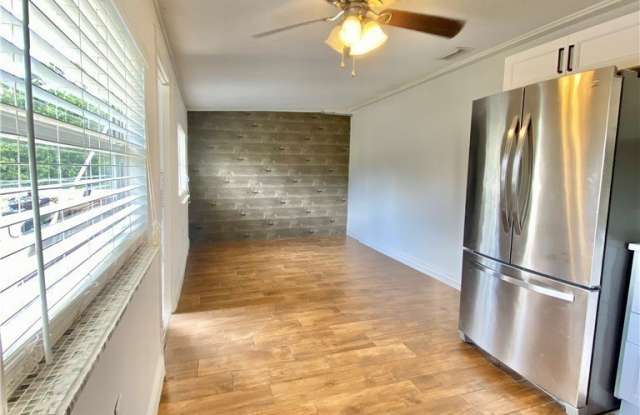 106 Leeland Heights Boulevard W