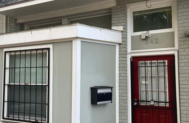 Rare 1 bedroom townhouse near Petworth metro.