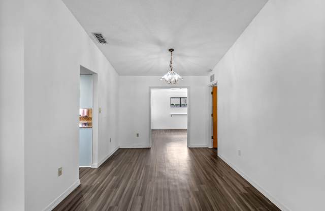 8429 Cypress Lake Circle