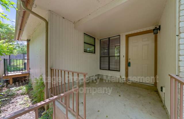 1932 Broken Oak Street