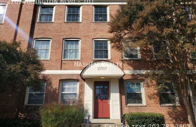 2707 Arlington Blvd