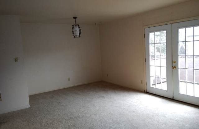 305 Greenbriar Apt. 14